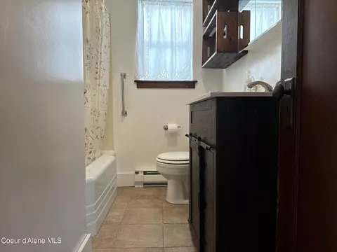 Bath - 1108 Pine St, Sandpoint, ID 83864 photo 7 of 9