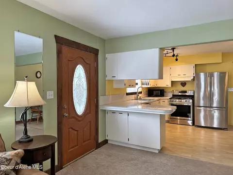 Entry Way - 1108 Pine St, Sandpoint, ID 83864 photo 1 of 7