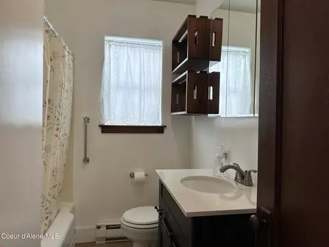 Bath - 1108 Pine St, Sandpoint, ID 83864 photo 6 of 9