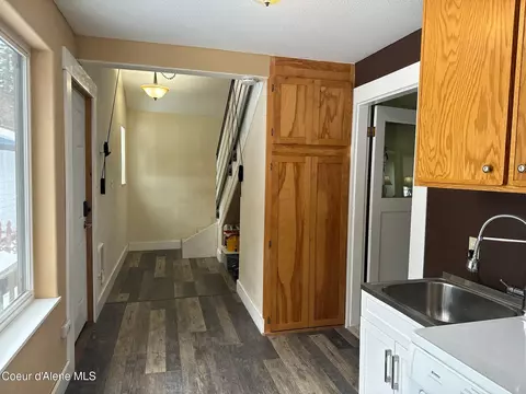 Entry Way - 1108 Pine St, Sandpoint, ID 83864 photo 3 of 7