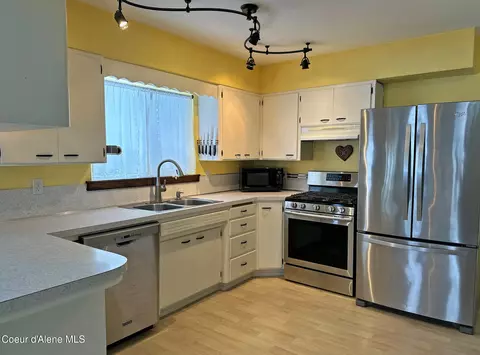 Kitchen - 1108 Pine St, Sandpoint, ID 83864 photo 2 of 4