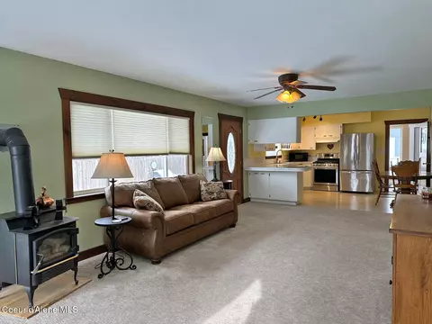 Living - 1108 Pine St, Sandpoint, ID 83864 photo 1 of 4