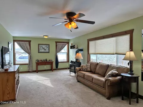 Living - 1108 Pine St, Sandpoint, ID 83864 photo 4 of 4