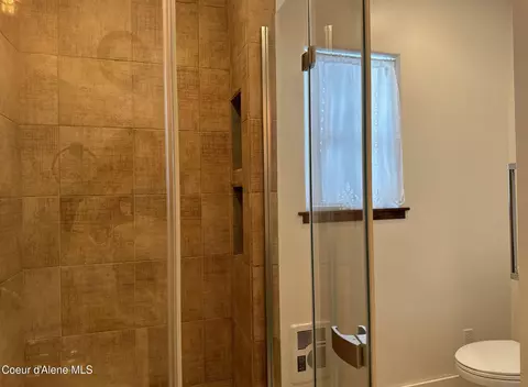 Bath - 1108 Pine St, Sandpoint, ID 83864 photo 5 of 9