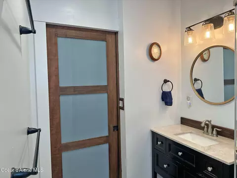 Bath - 1108 Pine St, Sandpoint, ID 83864 photo 1 of 9