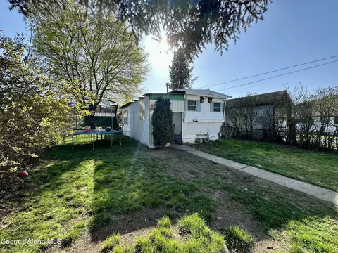 607 Lewiston Ave, Pinehurst, ID 83850