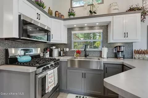 Kitchen - 16278 E 5th St, Bayview, ID 83803 photo 3 of 3