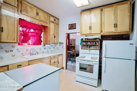 Kitchen - 131 King St, Wallace, ID 83873 photo 2 of 4