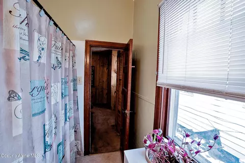 Bath - 131 King St, Wallace, ID 83873 photo 2 of 3
