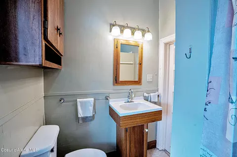 Bath - 131 King St, Wallace, ID 83873 photo 1 of 3