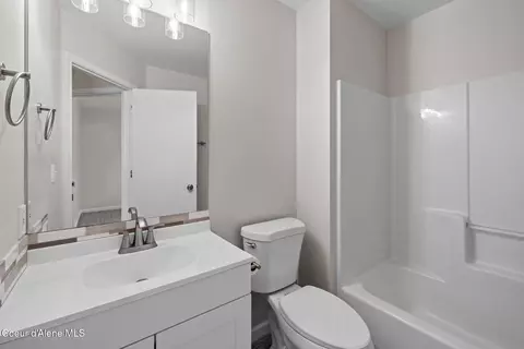 Bath - 650 E Sand Wedge Dr, Post Falls, ID 83854 photo 3 of 4