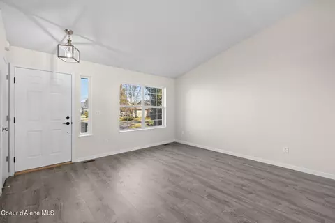 Living - 650 E Sand Wedge Dr, Post Falls, ID 83854 photo 1 of 5