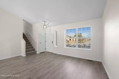 Living - 650 E Sand Wedge Dr, Post Falls, ID 83854 photo 4 of 5
