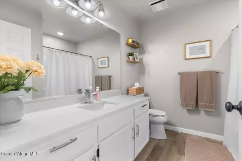 Bath - 618 E Cloverleaf Dr, Hayden, ID 83835 photo 1 of 2