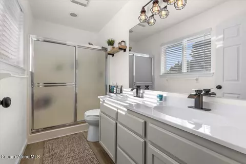 Bath - 618 E Cloverleaf Dr, Hayden, ID 83835 photo 2 of 2