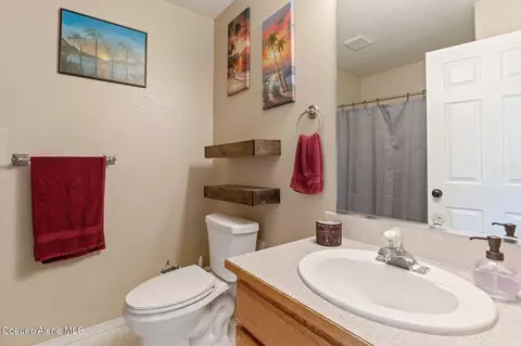 Bath - 2826 E Ferry Landing Ave, Post Falls, ID 83854 photo 2 of 2