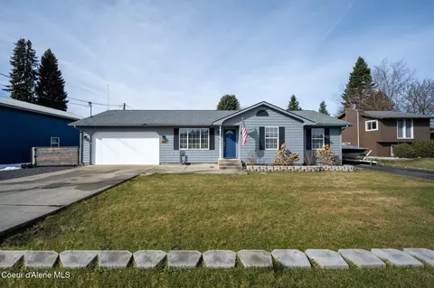 10061 N Maple St, Hayden, ID 83835