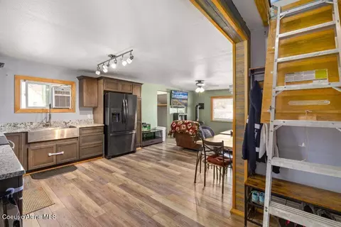 Entry Way - 201 5th St, Pinehurst, ID 83850 photo 1 of 1
