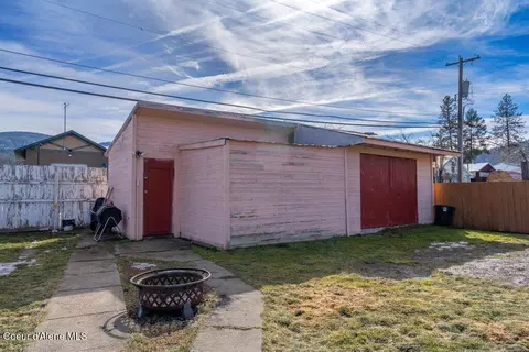 Exterior - 201 5th St, Pinehurst, ID 83850 photo 2 of 6