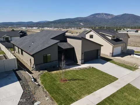 6637 Portrush Dr, Rathdrum, ID 83858