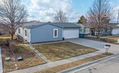 2807 N Sharon Dr, Post Falls, ID 83854
