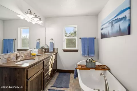 Bath - 13122 E Whitetail Dr, Athol, ID 83801 photo 3 of 5