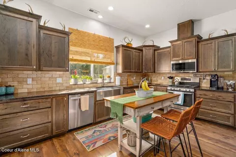 Kitchen - 13122 E Whitetail Dr, Athol, ID 83801 photo 2 of 4