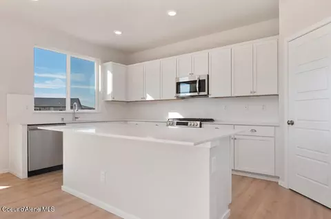 Kitchen - 2722 N Barton Loop, Post Falls, ID 83854 photo 3 of 7