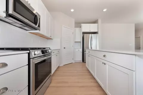 Kitchen - 2722 N Barton Loop, Post Falls, ID 83854 photo 4 of 7