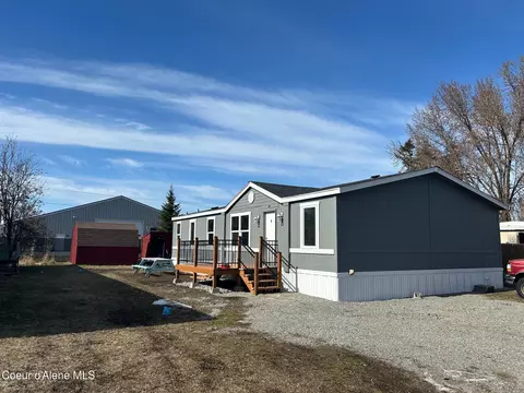 9005 N Neufeld Rd, Hayden, ID 83835