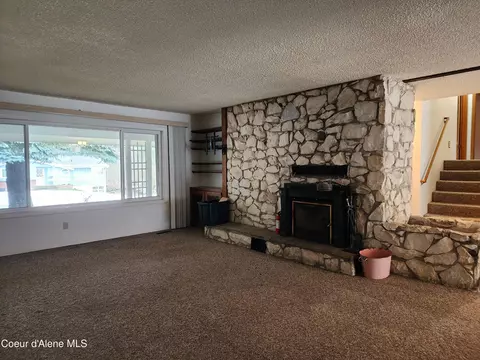 Living - 109 Greenview Ter, Pinehurst, ID 83850 photo 1 of 2