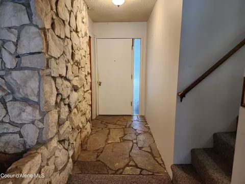 Entry Way - 109 Greenview Ter, Pinehurst, ID 83850 photo 1 of 1