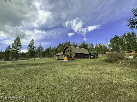 15 Martin Bay Loop, Sagle, ID 83860