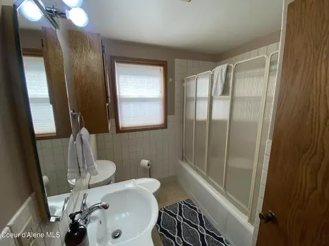 Bath - 116 W Elder Ave, Kellogg, ID 83837 photo 1 of 1