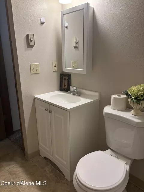 Bath - 107 E Willow Tree Ln, Hayden, ID 83835 photo 2 of 2