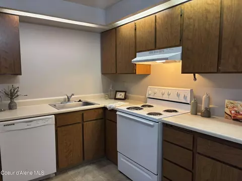 Kitchen - 107 E Willow Tree Ln, Hayden, ID 83835 photo 1 of 2