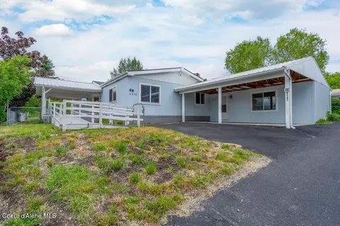 8543 N Angelica Ln, Hauser, ID 83854
