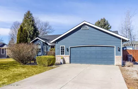 840 E Cloverleaf Dr, Hayden, ID 83835
