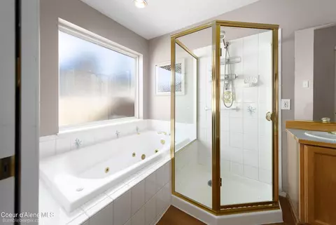 Bath - 840 E Cloverleaf Dr, Hayden, ID 83835 photo 1 of 3