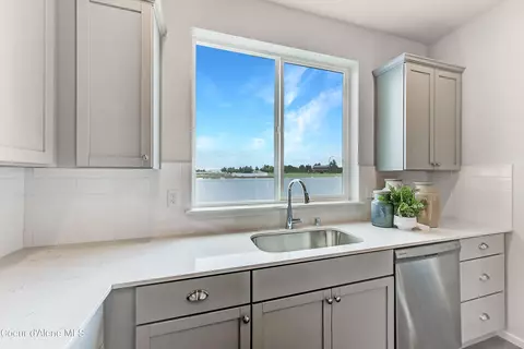 Kitchen - 528 E Burdock Loop, Hayden, ID 83835 photo 4 of 4
