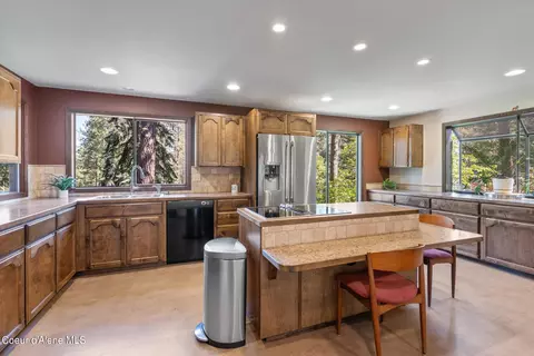 Kitchen - 14709 W Riverview Dr, Post Falls, ID 83854 photo 1 of 6