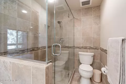Bath - 14709 W Riverview Dr, Post Falls, ID 83854 photo 3 of 5