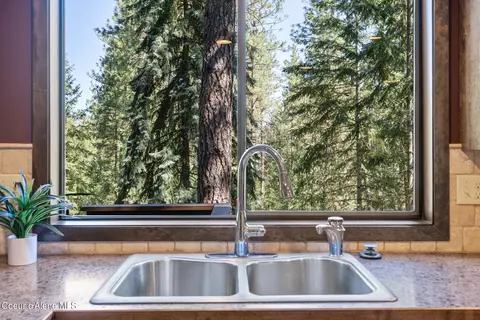 Kitchen - 14709 W Riverview Dr, Post Falls, ID 83854 photo 6 of 6