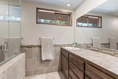 Bath - 14709 W Riverview Dr, Post Falls, ID 83854 photo 2 of 5