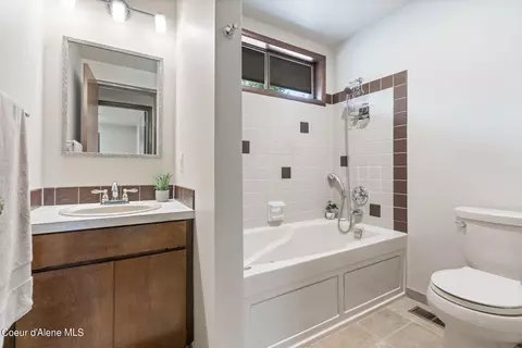 Bath - 14709 W Riverview Dr, Post Falls, ID 83854 photo 1 of 5