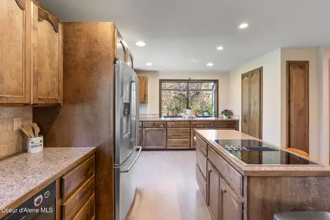 Kitchen - 14709 W Riverview Dr, Post Falls, ID 83854 photo 4 of 6
