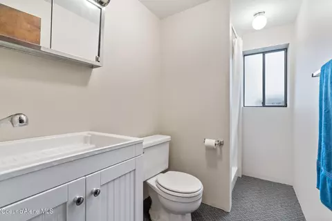 Bath - 14709 W Riverview Dr, Post Falls, ID 83854 photo 5 of 5