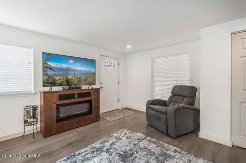 Living - 64 Campbell Loop, Laclede, ID 83841 photo 2 of 3