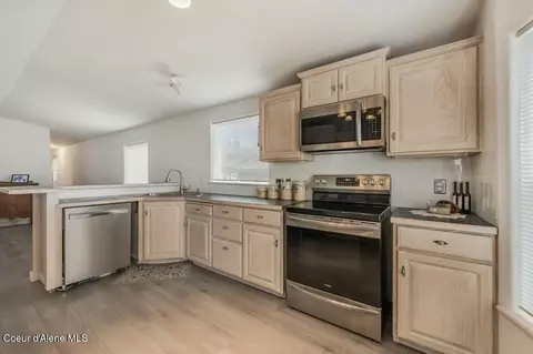 Kitchen - 64 Campbell Loop, Laclede, ID 83841 photo 4 of 7