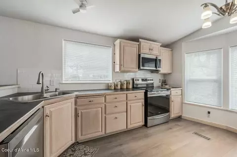 Kitchen - 64 Campbell Loop, Laclede, ID 83841 photo 7 of 7